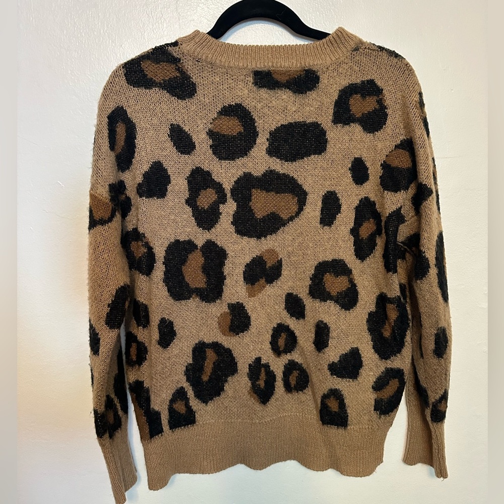 Leopard Print Sweater Size Medium